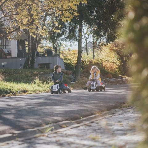FALK Traktorek Baby Valtra Biały z Przyczepką + akc. od 1 roku FALK FALK Traktorek Baby Valtra Biały z Przyczepką + akc. od 1 roku FALK