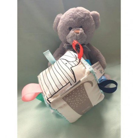 Przytulanka bambusowa - sensoryczna kostka z kolorowymi metkami PULP BAMBOO