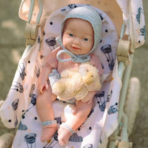 WOOPIE ROYAL Lalka Bobas 36 cm w Ubranku z Misiem Akcesoria do Karmienia Woopie Royal WOOPIE ROYAL Lalka Bobas 36 cm w Ubranku z Misiem Akcesoria do Karmienia Woopie Royal
