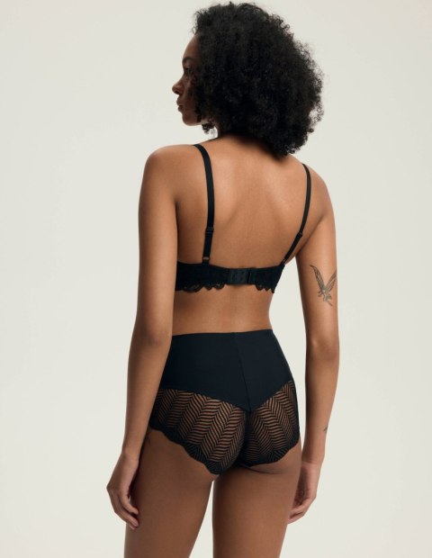 BIUSTONOSZ DELIS ESOTIQ & HENDERSON