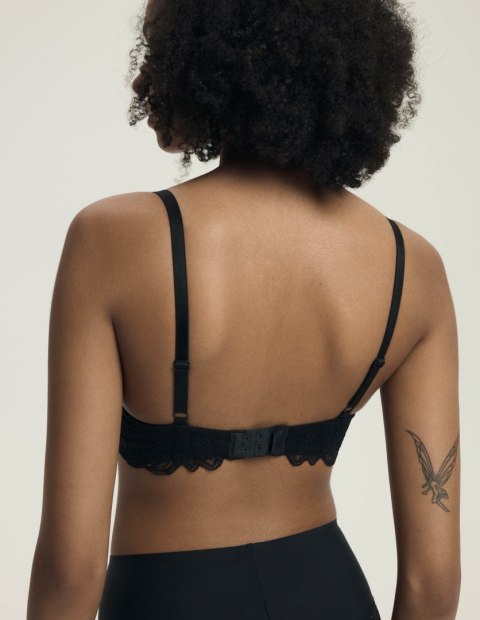 BIUSTONOSZ DELIS ESOTIQ & HENDERSON