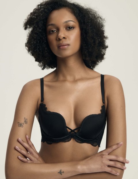 BIUSTONOSZ DELIS ESOTIQ & HENDERSON