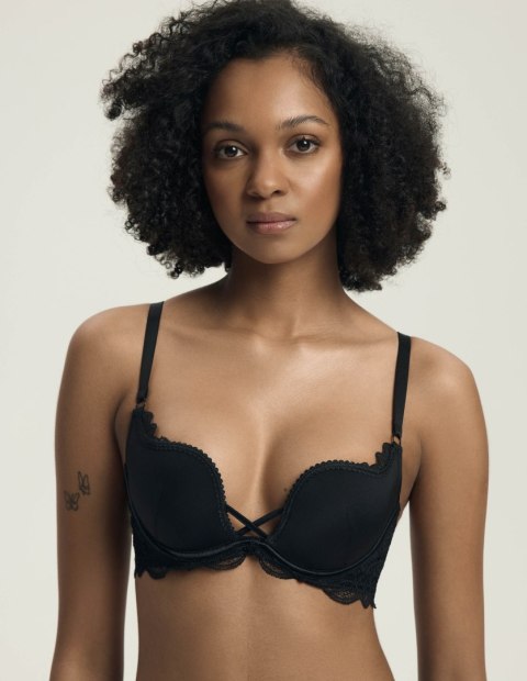 BIUSTONOSZ DELIS ESOTIQ & HENDERSON