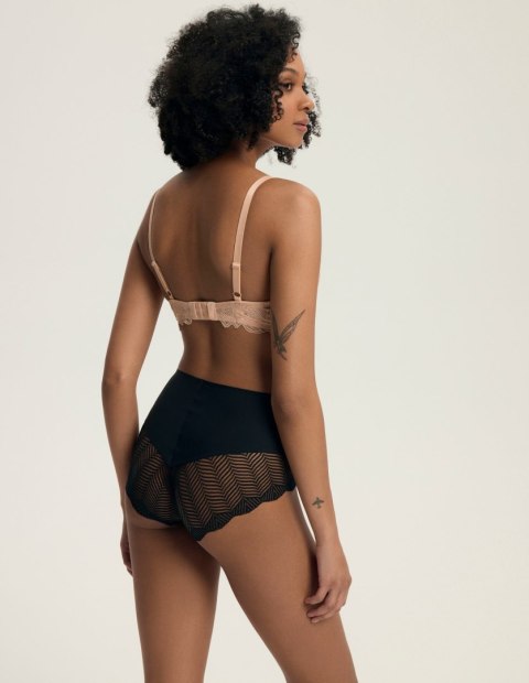 BIUSTONOSZ DELIS ESOTIQ & HENDERSON