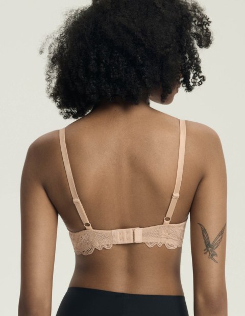 BIUSTONOSZ DELIS ESOTIQ & HENDERSON